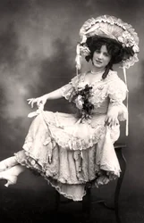 Fanny Dango 1878-1972, sangerinde og danser, begyndelsen af det 20. århundrede.