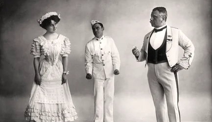 Florence Jameson, Reginald Switz og Alfred Clarke i en scene fra The Blue Moon, det 20. århundrede.