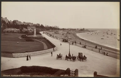 Exmouth, esplanaden og klokketårnet