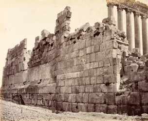 Den vestlige ende af ydermuren til Soltemplet, Baalbek