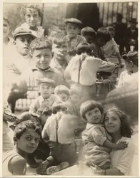 [Fotomontage af børn].
