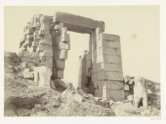 Granitpylon i Karnak-templet Granitpylonen. Karnac (titel på objekt)