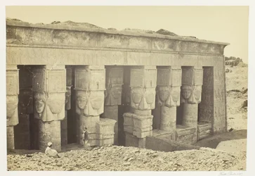 Portikus i templet i Dendera