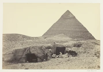 Klippegrave og Belzonis pyramide, Gizeh
