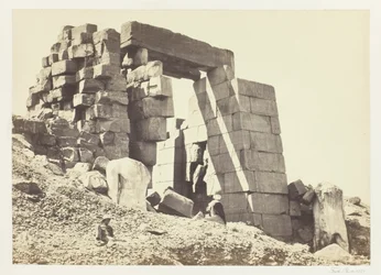 Pylon af granit, Theben