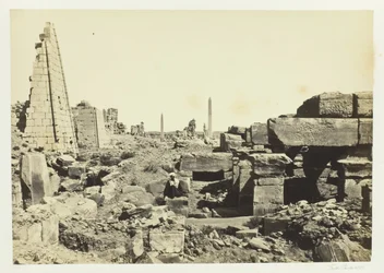 Udsigt ved Karnac, fra granitpylonen, 1857.