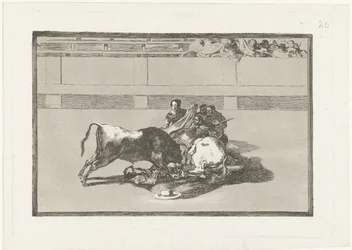 En picador er blevet væltet af sin hest og ligger under tyren Caida de un picador de su caballo debajo del toro La Tauromaquia (serietitel) Tyrefægtning (serietitel)