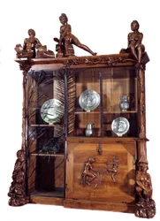 Møbler: reol af valnød og smedejern fremstillet af Francois Hubert Carabin (1862-1932) 1890 søn. 2,9 m Paris. Orsay Museum