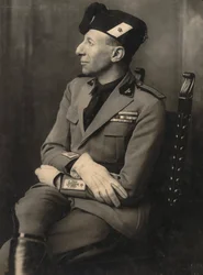 Album MVSN - Sortskjorter: Augusto Turati i militsuniform