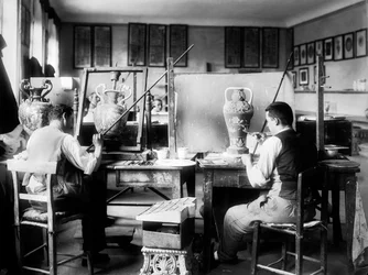 Dekoratører i Ginori-fabrikken, i Doccia nær Firenze, 1937 (glasplade)