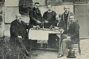 Knogler af en ung mand, opgravet i 1846, fejlagtigt tilskrevet Louis XVII, venstre mod højre, Magitot, de Backer, Quetin, Bilhaut, Talrich, Manouvrier