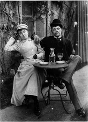 Par på terrassen til en café og drikker absint - fotografering, omkring 1890