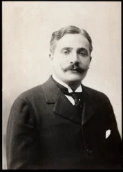 Portræt af Pierre Decourcelle (1856-1926), fransk forfatter.