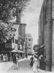 Rue des Vieilles Ecoles og Saint Julien-kirken, i det gamle Paris, ved Exposition Universelle i 1900