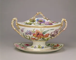 En overdækket terrin (porcelæn)