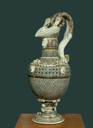 Aiguiere i fin fajance realiseret i Saint Porchaire. 1550 omkring Paris, Louvre-museet.