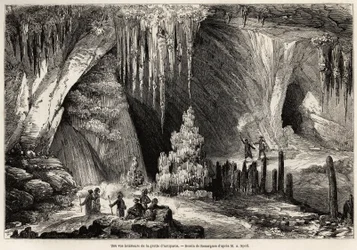 Et indre billede af grotten i Antiparos, øen Kykladerne, tegning af Emile Rouargue (ca. 1895-1865) til illustration af E.A.Spolls besøg i grotten i Antiparos i 1859. Stik i "Le tour du monde" 1861. Selvas samling.