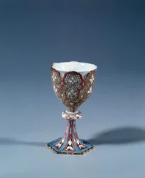 Art France: Krus på bevægeligt stativ udskåret, der danner et udstillingsstativ. Hårdt porcelæn