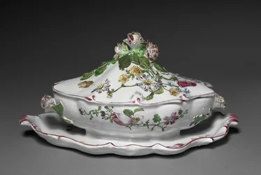 Dækket sauceterrin med påsat stativ, fabrikant Veuve Perrin Factory, ca. 1765
