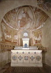 Indvendigt billede af koret med Kristus i Majestæt, Peters korsfæstelse og andre scener (fresco)