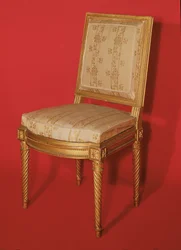 Louis XV stil stol (forgyldt træ og silke)