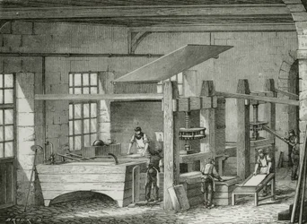 Fremstilling af papir i hånden ved at sigte papirmasse i forme. Gravering c1870.