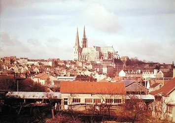 Panoramaudsigt over byen med katedralen