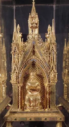 Siddende Kristusfigur, fra Sankt Taurins relikvieskrin (forgyldt kobber, emalje og sølv)