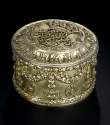 Silver-gilt circular box with cover from the Lennoxlove toilet service, owned by Frances Teresa Stewart, Duchess of Richmond and Lennox: French, Paris, assayed between April and September 1672dani