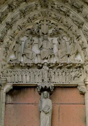 South Portal tympanon afbilder Kristus tronet med en Beau Christ-figur på trumeauet nedenfor, 1100-tallet
