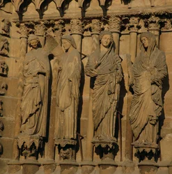 Visitationen, fire karmfigurer fra katedralens vestfacade, ca. 1230-40 (kalksten) (se 62274)