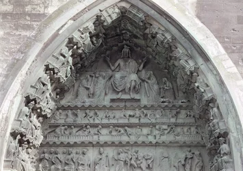 Tympanum fra venstre portal af det nordlige tværskib, der viser den sidste dom, 1225-40