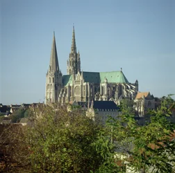 Udsigt over Chartres Cathedral, fra sydøst, påbegyndt 1194