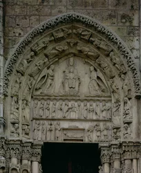 Udsigt over tympanen, der forestiller Madonnaen og barnet på tronen, syddøren til den kongelige portal, ca. 1145-50