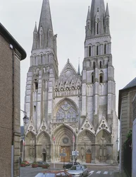 Vestfacade af Bayeux-katedralen