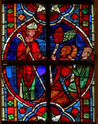 Vindue w209, der viser en scene fra en legende om St. Nicholas: han konfronterer nogle tyve