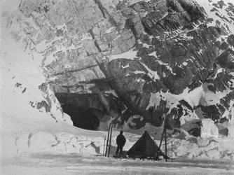 Levick Outside Camp ved Penelope Point, 1912, 1913