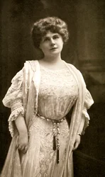 Marie Corelli, britisk forfatter, 1909.