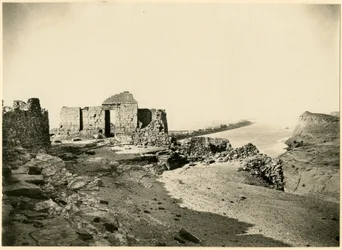 Tempelruiner, med Nilen i baggrunden, Qasr Ibrim, Egypten, fotografi af Georg Steindorff, ca 1930