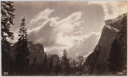 Yosemite Valley, med skyer