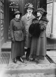 Fania Mindell, redaktør Harold Hersey og Marian Bloom sandsynligvis taget under Bownsville retssagen, 1917