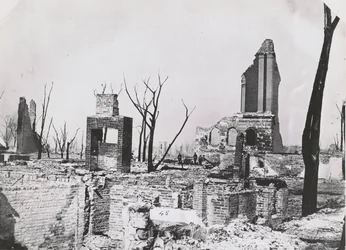 Ruinerne af Chicago Historical Society-bygningen efter Great Chicago Fire, 1871
