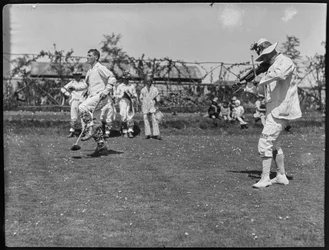 Medlemmer af Bampton Morris-truppen opfører en dans