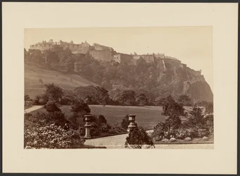 Edinburgh Castle set fra West Princes Street Gardens