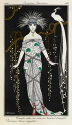 Stor aftenkjole af sølvbrokade. Costumes Parisiens nr. 73. Blå paryk, aigretter. De afbildede kvinder bærer aftenkjoler af sølvbrokade, røde tøfler og en blå paryk med sølvhovedbeklædning; i baggrunden ses en hvid påfugl på en trægren.