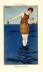 Kvinde i svømmekostume op til anklerne i havet på en strand med en krabbe. Kostume de bain. Håndfarvet pochoir (stencil) radering efter en illustration af George Barbier fra Tommaso Antonginis Journal des Dames et des Modes, Aux Bureaux du Journal