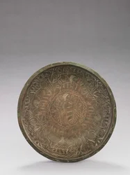 Skål med graverede figurer af laster, 1150-1200