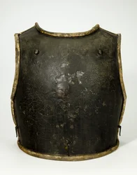 Brystplade (sortmalet stål & læder med stoffor)
