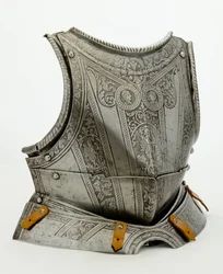 Brystskjold med moderne dekoration, ca. 1550 (ætset stål, spor af forgyldning og moderne læder)