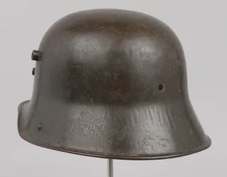 Tysk stålhjelm eller Stahlhelm, ca. 1916 (hjelm)